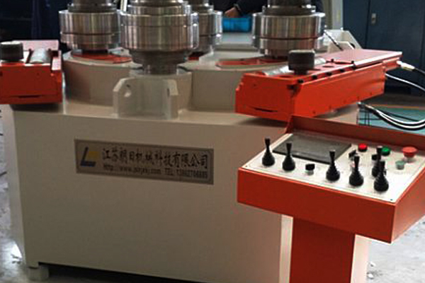 使用型材彎曲機彎曲角鋼的步驟